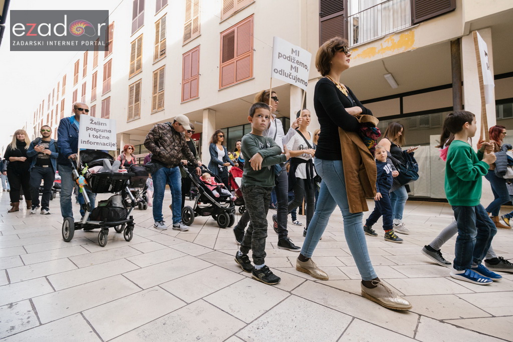 Prosvjedni skup roditelja protiv politike obaveznog cijepljenja Prosvjedni skup roditelja protiv politike obaveznog cijepljenja