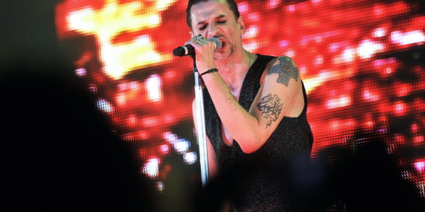 Zagreb, 140210.
Arena Zagreb, Laniste.
Koncert engleske rock skupine Depeche Mode.
Na slici: David Gahan.
Foto: Boris Kovacev / CROPIX