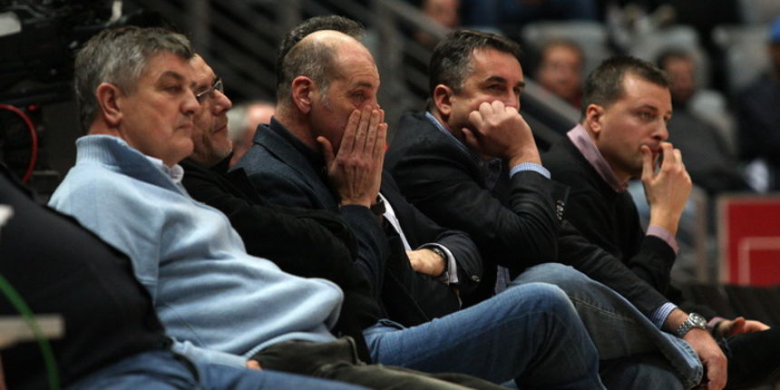 Zadara, 220111.
Dvorana Kresimira Cosica.Kosarkaska utakmica NLB lige izmedju Zadra i Crvene Zvezde.
Na slici : uprava Zadra gleda utakmicu
Foto : Vladimir Ivanov / CROPIX Zadara, 220111.
Dvorana Kresimira Cosica.Kosarkaska utakmica NLB lige izmedju Zadra i Crvene Zvezde.
Na slici : uprava Zadra gleda utakmicu
Foto : Vladimir Ivanov / CROPIX