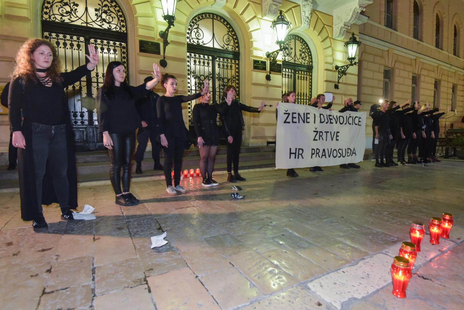 Klub studenata Antifijaka organizirao mirni prosvijed ispred Županijskog suda u Zadru