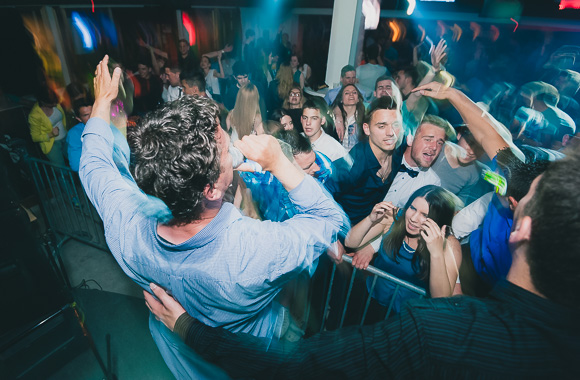 Zadarska večer s Ivicom Sikirićem Ićom u Hitch baru, 8.5.2015. (Foto: Ivan Toman) Zadarska večer s Ivicom Sikirićem Ićom u Hitch baru, 8.5.2015. (Foto: Ivan Toman)