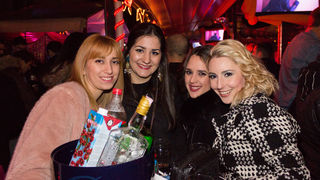 Doček 2017: Najluđa noć na zadarskom Poluotoku privukla više tisuća Zadrana i gostiju Doček 2017: Najluđa noć na zadarskom Poluotoku privukla više tisuća Zadrana i gostiju