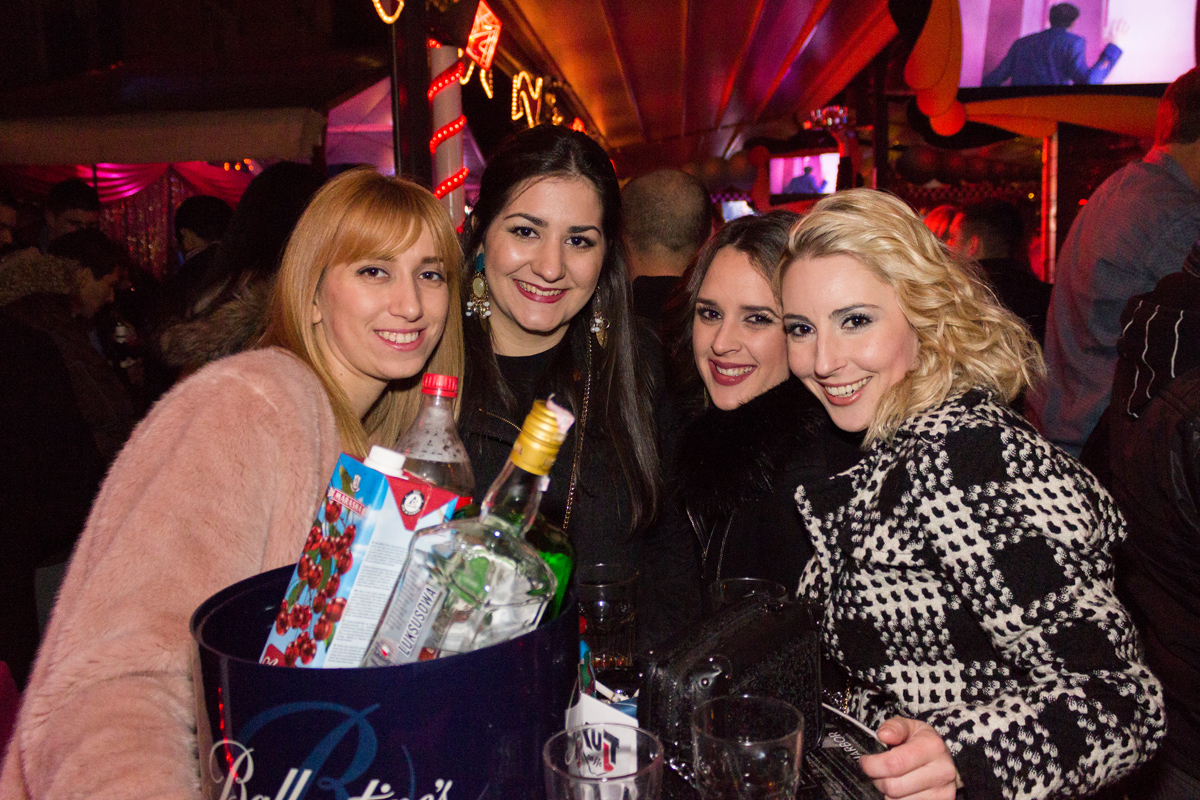 Doček 2017: Najluđa noć na zadarskom Poluotoku privukla više tisuća Zadrana i gostiju Doček 2017: Najluđa noć na zadarskom Poluotoku privukla više tisuća Zadrana i gostiju