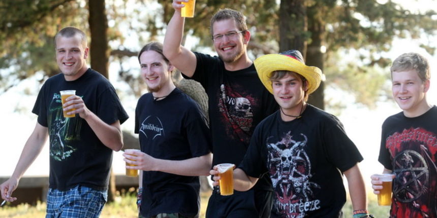 Zadar, 020612.
U Zadru se na poluotoku Puntamika od 2. do 5. lipnja odrzava Metalfest, najveci festival metal glazbe u ovom dijelu Europe. Nastupit ce i svjetski poznata metal grupa Megadeth. Ocekuje se oko 5-6 tisuca poklonika metala iz cijele Europe.
N Zadar, 020612.
U Zadru se na poluotoku Puntamika od 2. do 5. lipnja odrzava Metalfest, najveci festival metal glazbe u ovom dijelu Europe. Nastupit ce i svjetski poznata metal grupa Megadeth. Ocekuje se oko 5-6 tisuca poklonika metala iz cijele Europe.
N