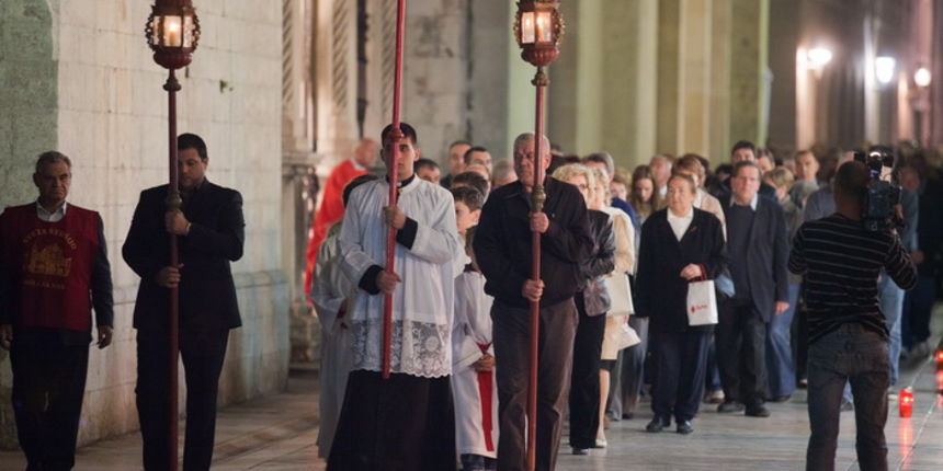Zadar, 220411.
Procesija za veliki petak od crkve sv. Stosije do crkve sv. Sime u Zadru.
Foto: Vladimir Ivanov / CROPIX Zadar, 220411.
Procesija za veliki petak od crkve sv. Stosije do crkve sv. Sime u Zadru.
Foto: Vladimir Ivanov / CROPIX