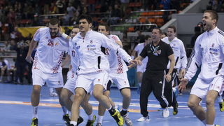 Zaragoza, Spanjolska, 230113.
Gradska dvorana Principe Felipe.
Svjetsko prvenstvo u rukometu za muskarce Spanjolska 2013.
Utakmica cetvrtfinala izmedju reprezentacija Hrvatske i Francuske.
Na fotografiji: slavlje hrvatskih igraca nakon pobjede.
Foto: Ante Zaragoza, Spanjolska, 230113.
Gradska dvorana Principe Felipe.
Svjetsko prvenstvo u rukometu za muskarce Spanjolska 2013.
Utakmica cetvrtfinala izmedju reprezentacija Hrvatske i Francuske.
Na fotografiji: slavlje hrvatskih igraca nakon pobjede.
Foto: Ante