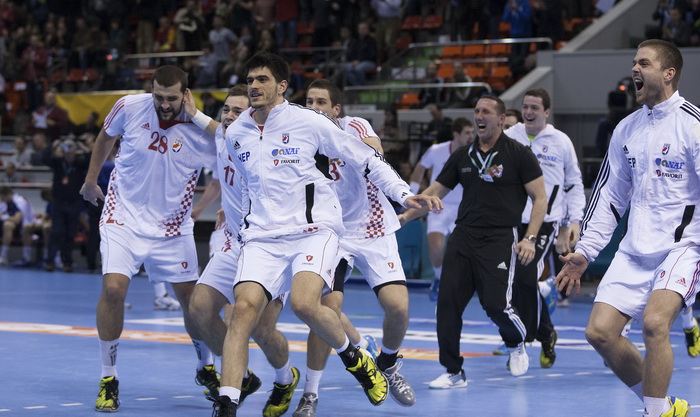 Zaragoza, Spanjolska, 230113.
Gradska dvorana Principe Felipe.
Svjetsko prvenstvo u rukometu za muskarce Spanjolska 2013.
Utakmica cetvrtfinala izmedju reprezentacija Hrvatske i Francuske.
Na fotografiji: slavlje hrvatskih igraca nakon pobjede.
Foto: Ante Zaragoza, Spanjolska, 230113.
Gradska dvorana Principe Felipe.
Svjetsko prvenstvo u rukometu za muskarce Spanjolska 2013.
Utakmica cetvrtfinala izmedju reprezentacija Hrvatske i Francuske.
Na fotografiji: slavlje hrvatskih igraca nakon pobjede.
Foto: Ante