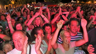 Virsko ljeto 2016: Tomislav Bralić i klapa Intrade oduševili 12 tisuća obožavatelja na virskoj rivi Virsko ljeto 2016: Tomislav Bralić i klapa Intrade oduševili 12 tisuća obožavatelja na virskoj rivi