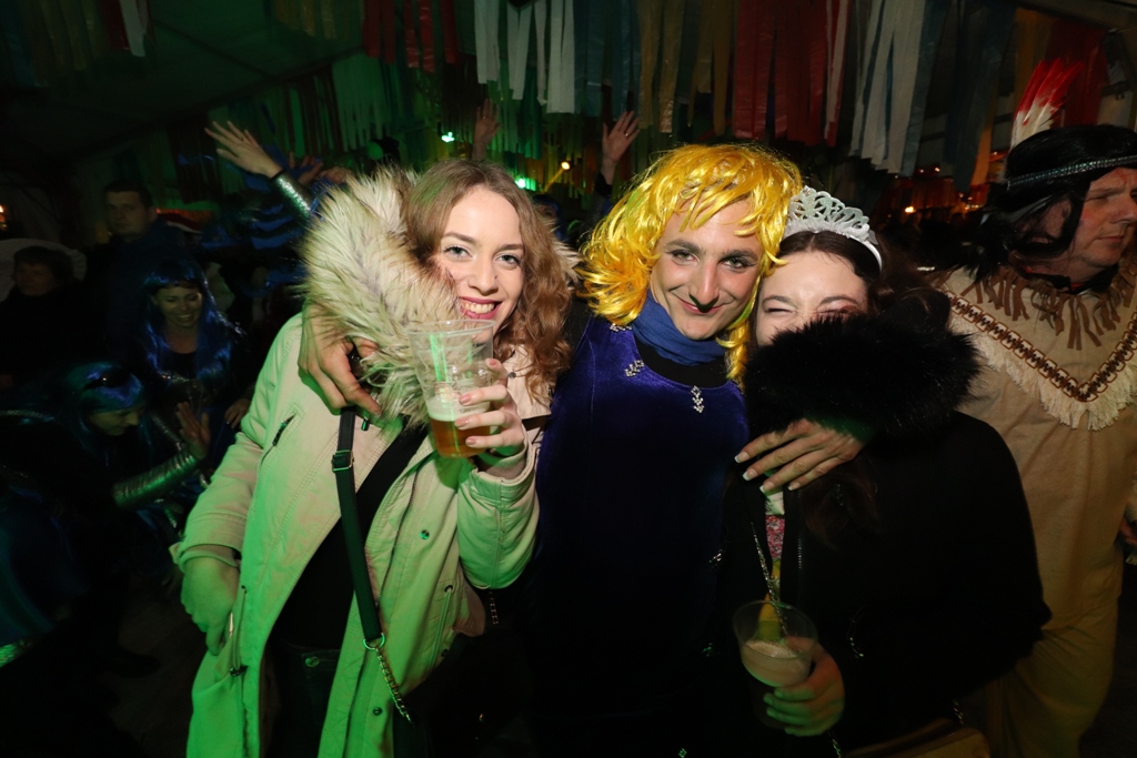 Cirkultura i Jasmin Stavros otvorili Maškare na Viru Cirkultura i Jasmin Stavros otvorili Maškare na Viru