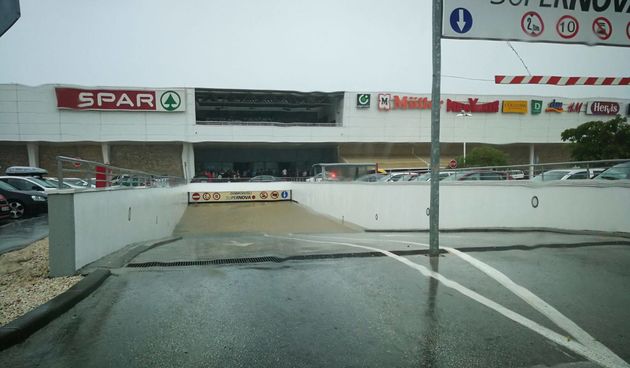 Poplavljena garaža u Supernova centru