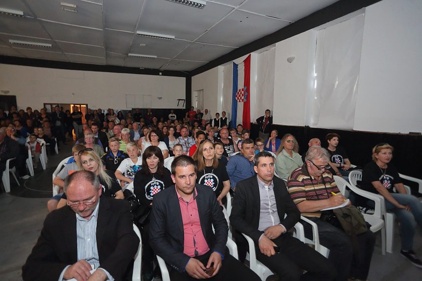 Bibinje: Predstavljena knjiga “Bitka za Vukovar” Damira Plavšića. Foto: Leo Banić Bibinje: Predstavljena knjiga “Bitka za Vukovar” Damira Plavšića. Foto: Leo Banić