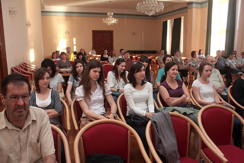 Julianne Eden Bušić predstavila novu knjigu “Živa glava”, Foto: Lucija Juravić Julianne Eden Bušić predstavila novu knjigu “Živa glava”, Foto: Lucija Juravić