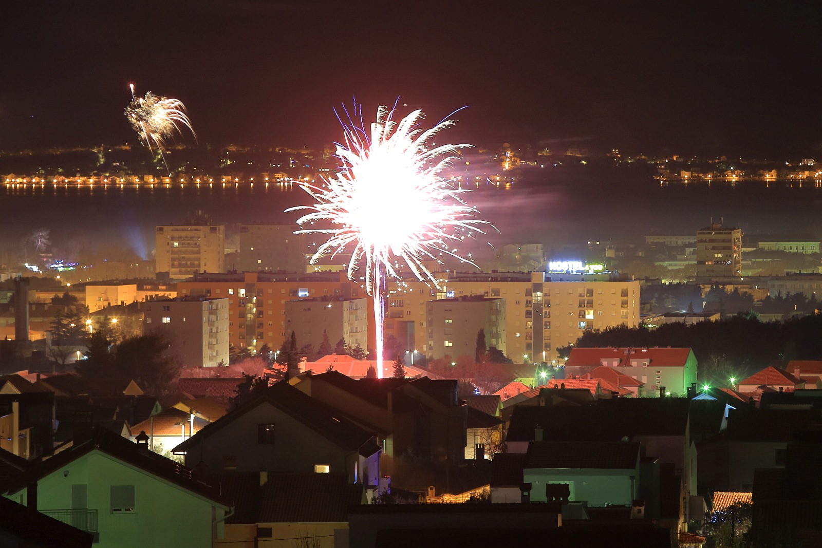 Zadarski doček Nove godine uz veliki vatromet Zadarski doček Nove godine uz veliki vatromet