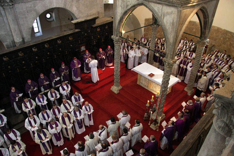 Posljednji ispraćaj nadbiskupa Marijana Oblaka