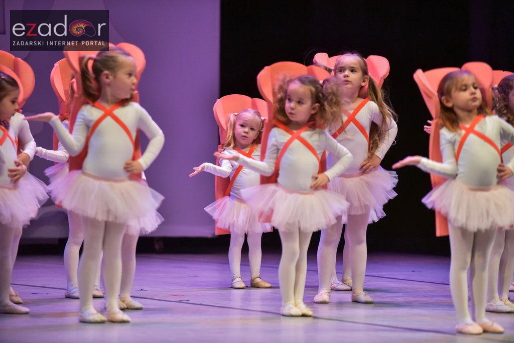 Predstava “Odgojoj” Plesne udruge Gesta u HNK Zadar