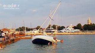 Jedrilica se nasukala uz Obalu kneza Trpimira Jedrilica se nasukala uz Obalu kneza Trpimira
