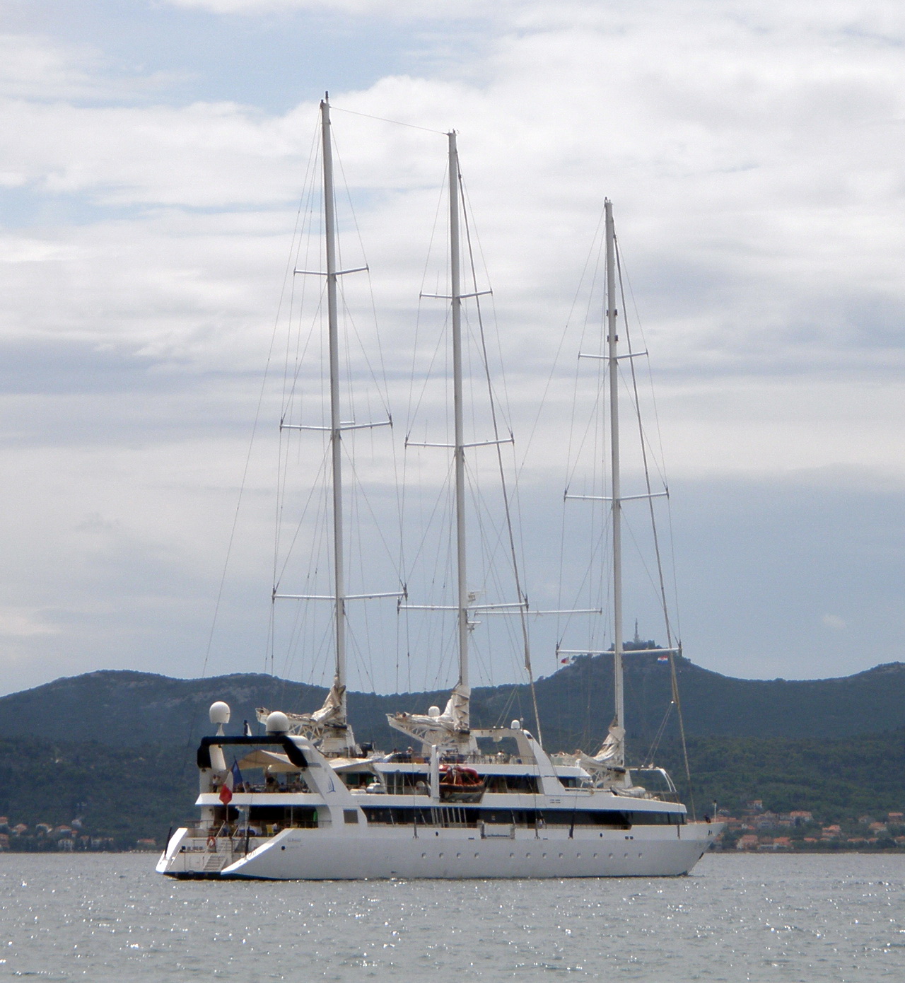 Jedrenjak Le Ponant islplovljava iz Zadra Jedrenjak Le Ponant islplovljava iz Zadra