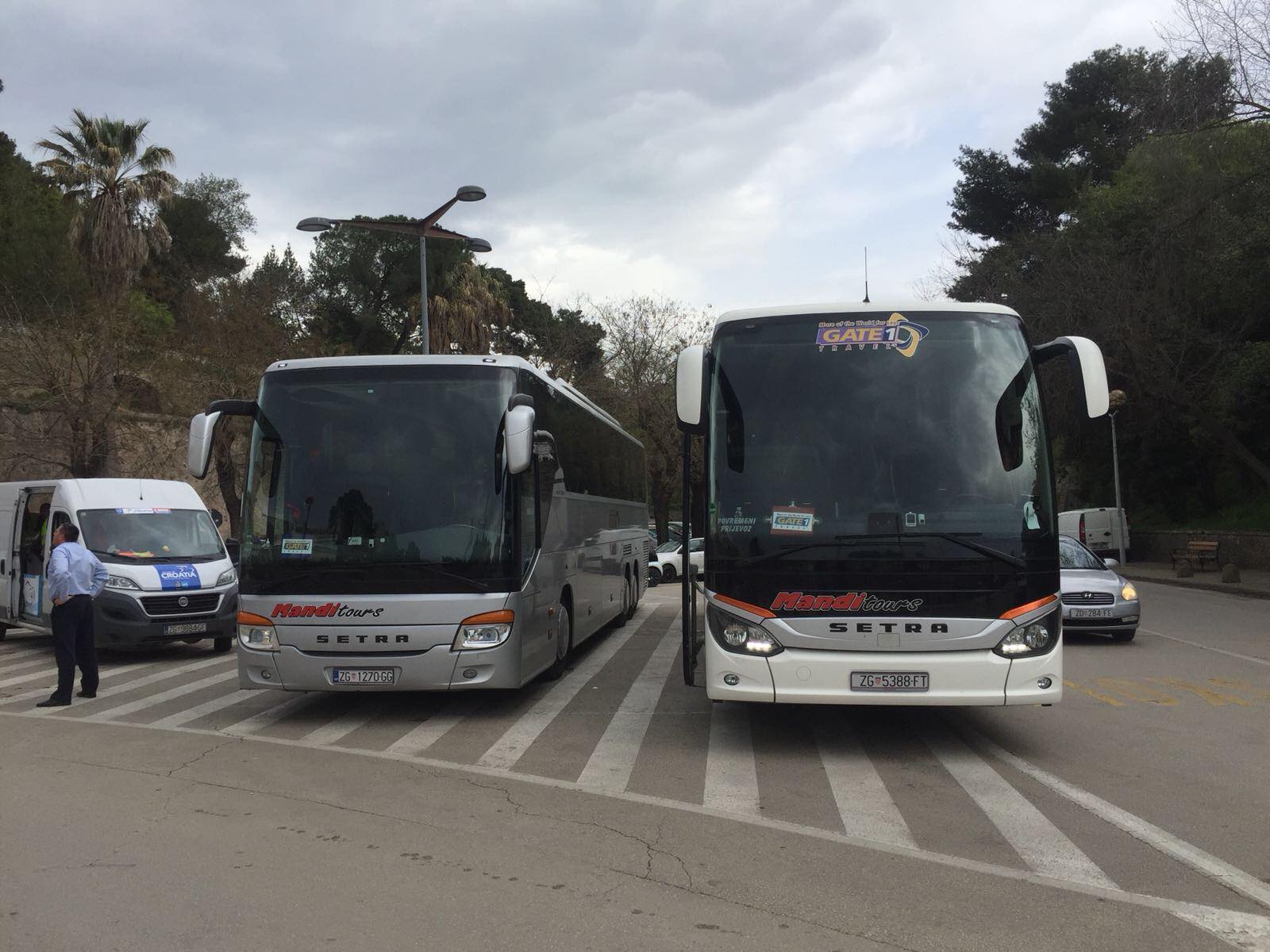 Svakodnevne situacije zadarskom na poluotoku: prometne nevolje zbog lošeg rješenja ukrcajno/iskrcajnih mjesta za turističke autobuse