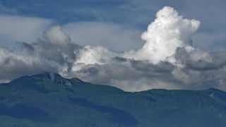 Zaigrani oblaci nad Likom