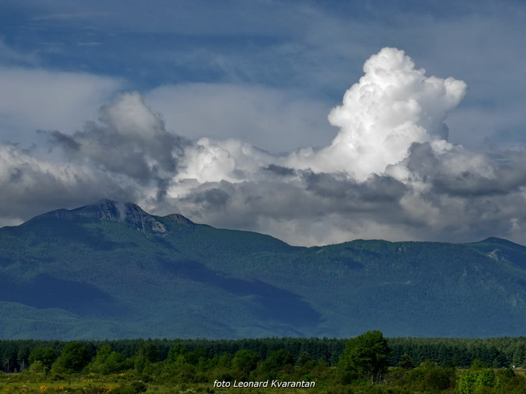 Zaigrani oblaci nad Likom