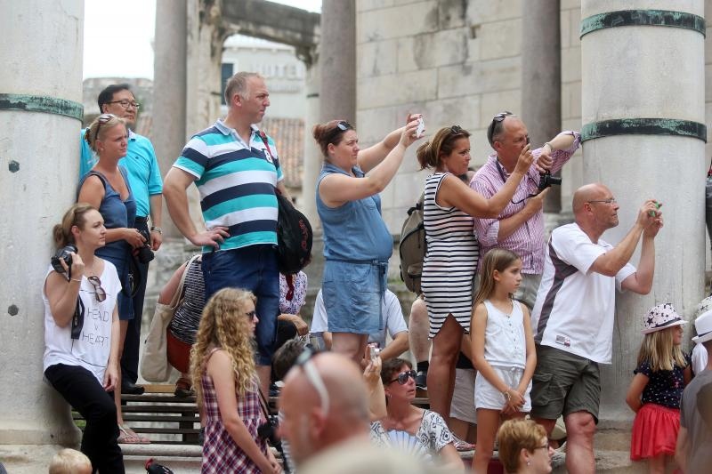 Split: Svakog dana car Dioklecijan i njegova supruga Priska pozdravljaju građane