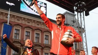 Zlatne tenisače na Trgu bana Josipa Jelačića dočekale tisuće navijača Zlatne tenisače na Trgu bana Josipa Jelačića dočekale tisuće navijača