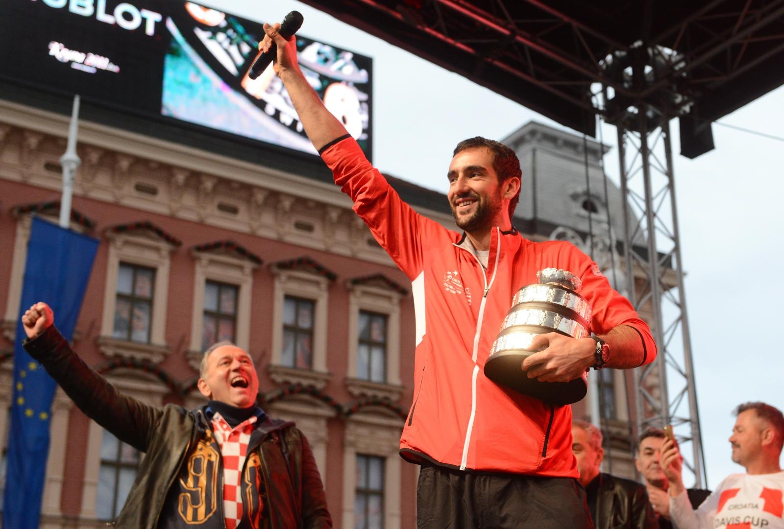 Zlatne tenisače na Trgu bana Josipa Jelačića dočekale tisuće navijača Zlatne tenisače na Trgu bana Josipa Jelačića dočekale tisuće navijača