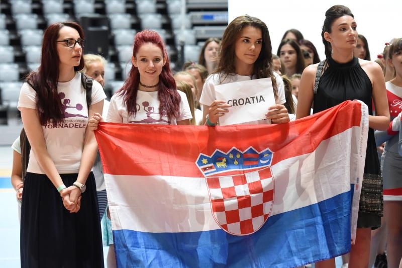Zadar – U dvorani Krese Cosica na Visnjiku otvoreno je Europsko prvenstvo navijacica “European cheerleading championships 2015”. Danas i sutra svoje ce plesno akrobatske vjestine pokazati vise od 1500 natjecateljica. Photo: Dino Stanin/PIXSELL Zadar – U dvorani Krese Cosica na Visnjiku otvoreno je Europsko prvenstvo navijacica “European cheerleading championships 2015”. Danas i sutra svoje ce plesno akrobatske vjestine pokazati vise od 1500 natjecateljica. Photo: Dino Stanin/PIXSELL
