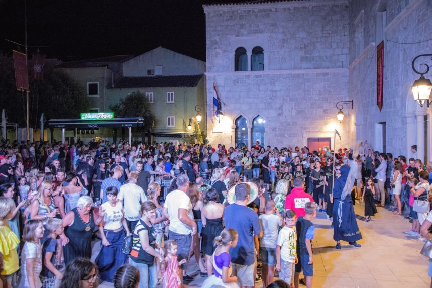 Paški Ljetni karneval 2017