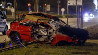 Zadar, 140311.
U Zagrebackoj ulici na Bulevaru u Zadru veceras se dogodila teska prometna nesreca. Ocevid je u tijeku tako da pojedinosti o nesreci i putnicima nisu poznate.
Foto: Jure Miskovic / CROPIX