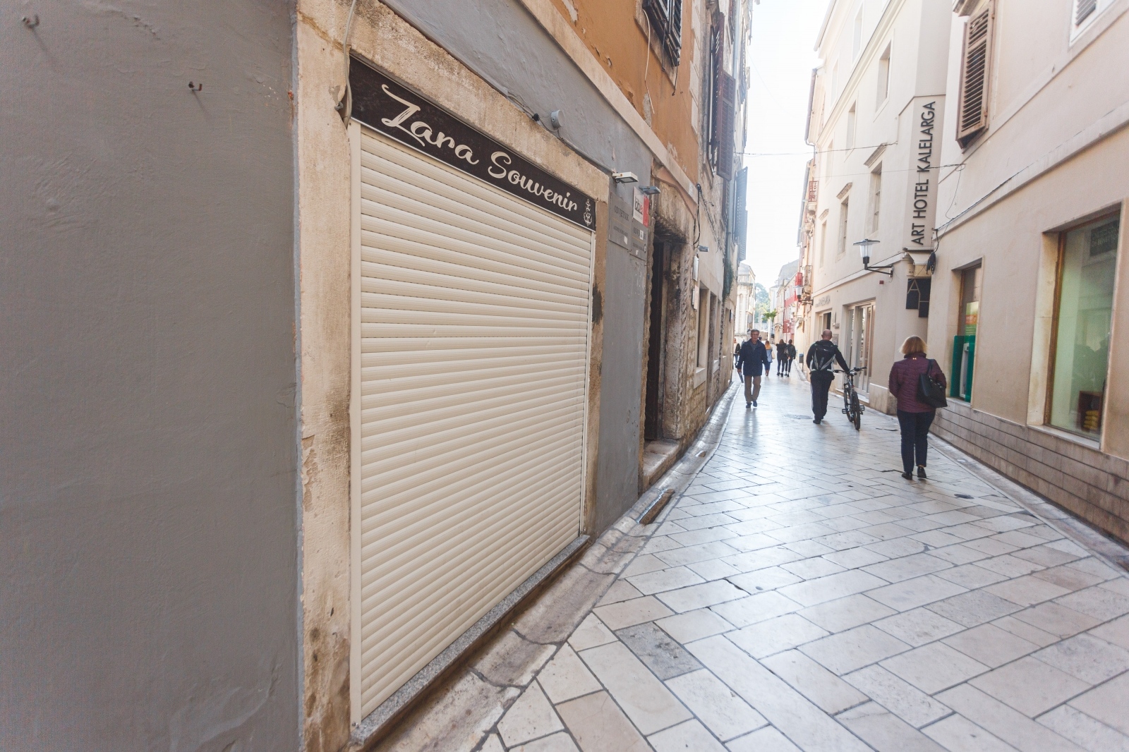 Zatvorene butige i poluprazan zadarski Poluotok Zatvorene butige i poluprazan zadarski Poluotok