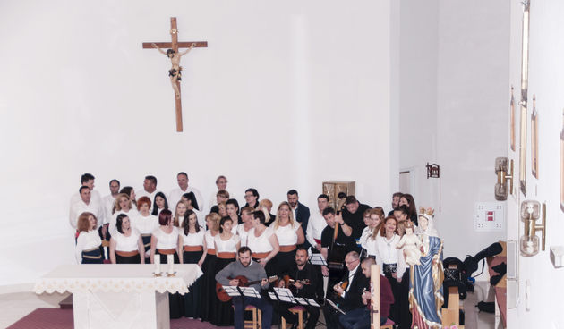 Koncert klapa “Zdravo Djevo” razveselio Zemuničane i njihove goste