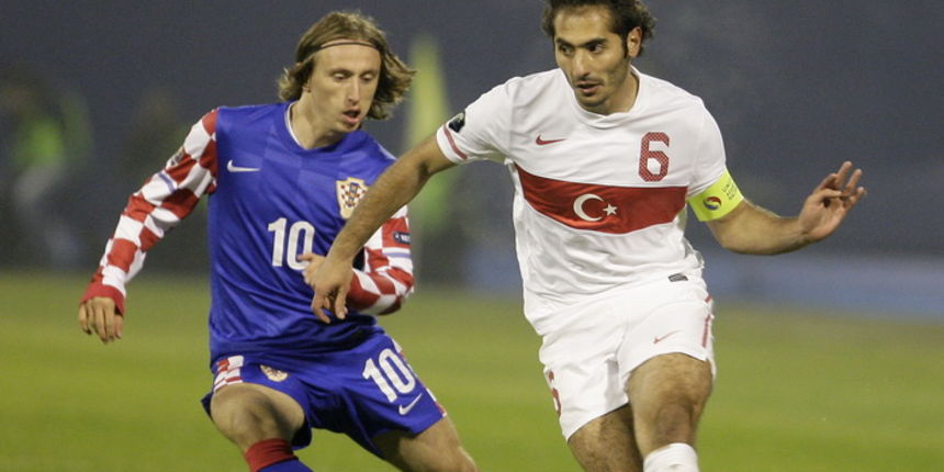 Zagreb, 151111. Stadion Maksimir. Uzvratna utakmica dodatnih kvalifikacija za odlazak na EURO 2012. u Ukrajini i Poljskoj, izmedju Hrvatske i Turske.Na slici: Luka Modric i Hamit Altintop.Foto: Nenad Dugi / CROPIX Zagreb, 151111. Stadion Maksimir. Uzvratna utakmica dodatnih kvalifikacija za odlazak na EURO 2012. u Ukrajini i Poljskoj, izmedju Hrvatske i Turske.Na slici: Luka Modric i Hamit Altintop.Foto: Nenad Dugi / CROPIX