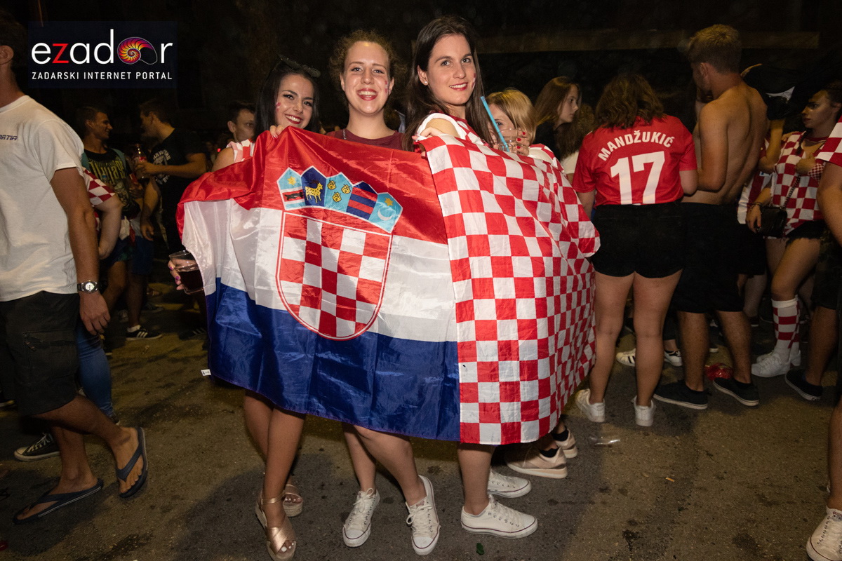 Čudesna noć: Velika fešta ulicama Zadra nakon plasmana Vatrenih u finale SP Čudesna noć: Velika fešta ulicama Zadra nakon plasmana Vatrenih u finale SP