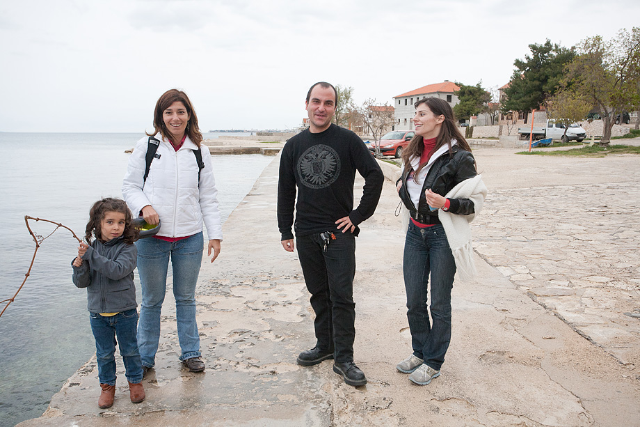 Top model Lorena Dias Terezinho i njena sestra Mara Dias, pronašle davno izgubljenu obitelj u Bibinjama, foto: Leo Banić Top model Lorena Dias Terezinho i njena sestra Mara Dias, pronašle davno izgubljenu obitelj u Bibinjama, foto: Leo Banić