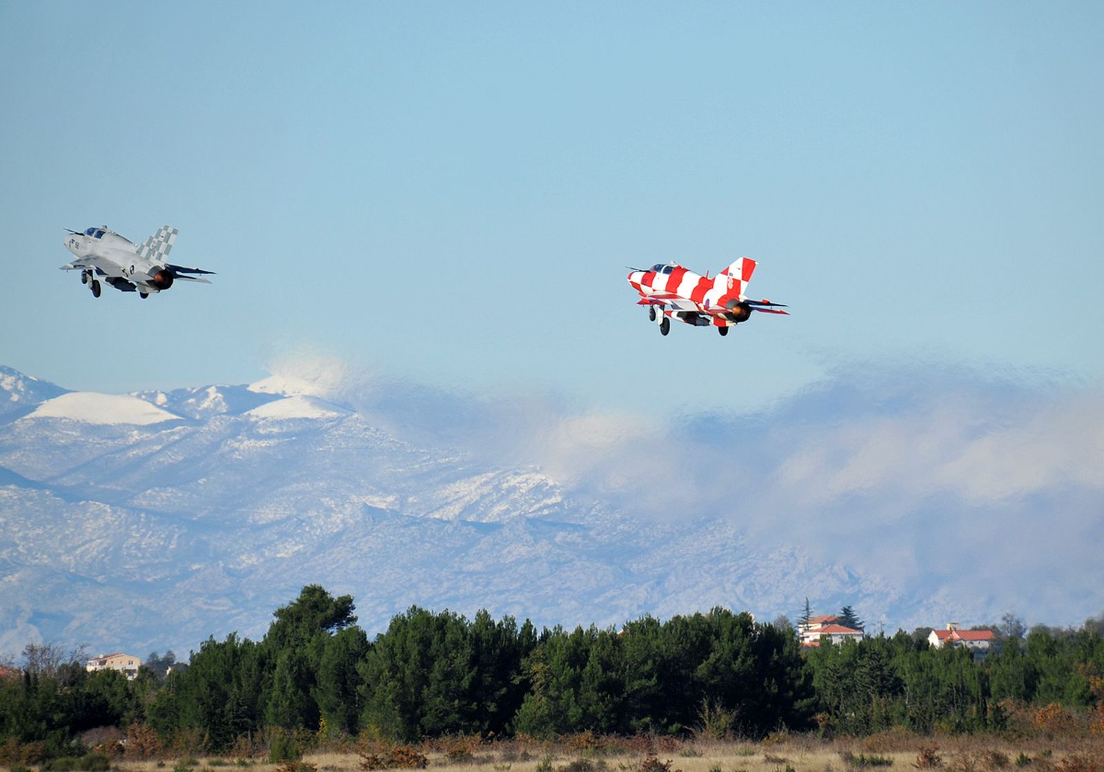 Vježbe pilota borbenih MIG-ova Vježbe pilota borbenih MIG-ova