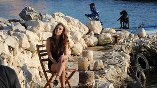 Zadar, 140111
Manekenka Ava Karabatic i zadarski voditelj Igor Jelenic Toto glumili su zaljubljeni par u spotu za pjesmu “Kad si otisla ti” zadarskih pjevaca Bepa Matesica i Davida Ricova. Spot je sniman u staroj lucici na otoku Viru.
Foto : Andrija Lucic