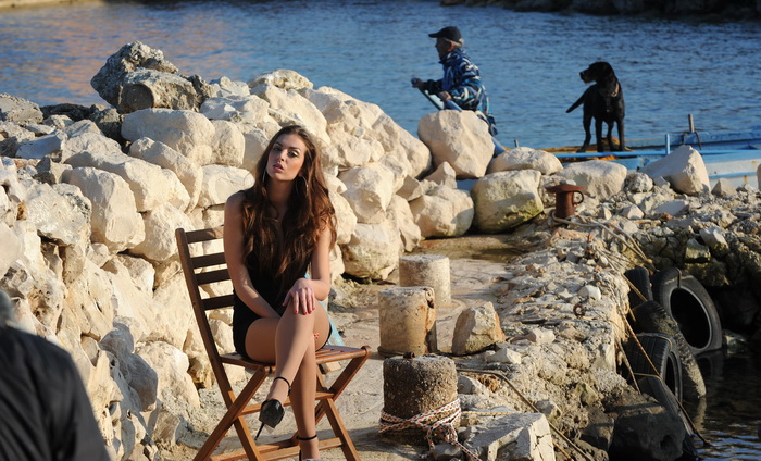 Zadar, 140111
Manekenka Ava Karabatic i zadarski voditelj Igor Jelenic Toto glumili su zaljubljeni par u spotu za pjesmu “Kad si otisla ti” zadarskih pjevaca Bepa Matesica i Davida Ricova. Spot je sniman u staroj lucici na otoku Viru.
Foto : Andrija Lucic