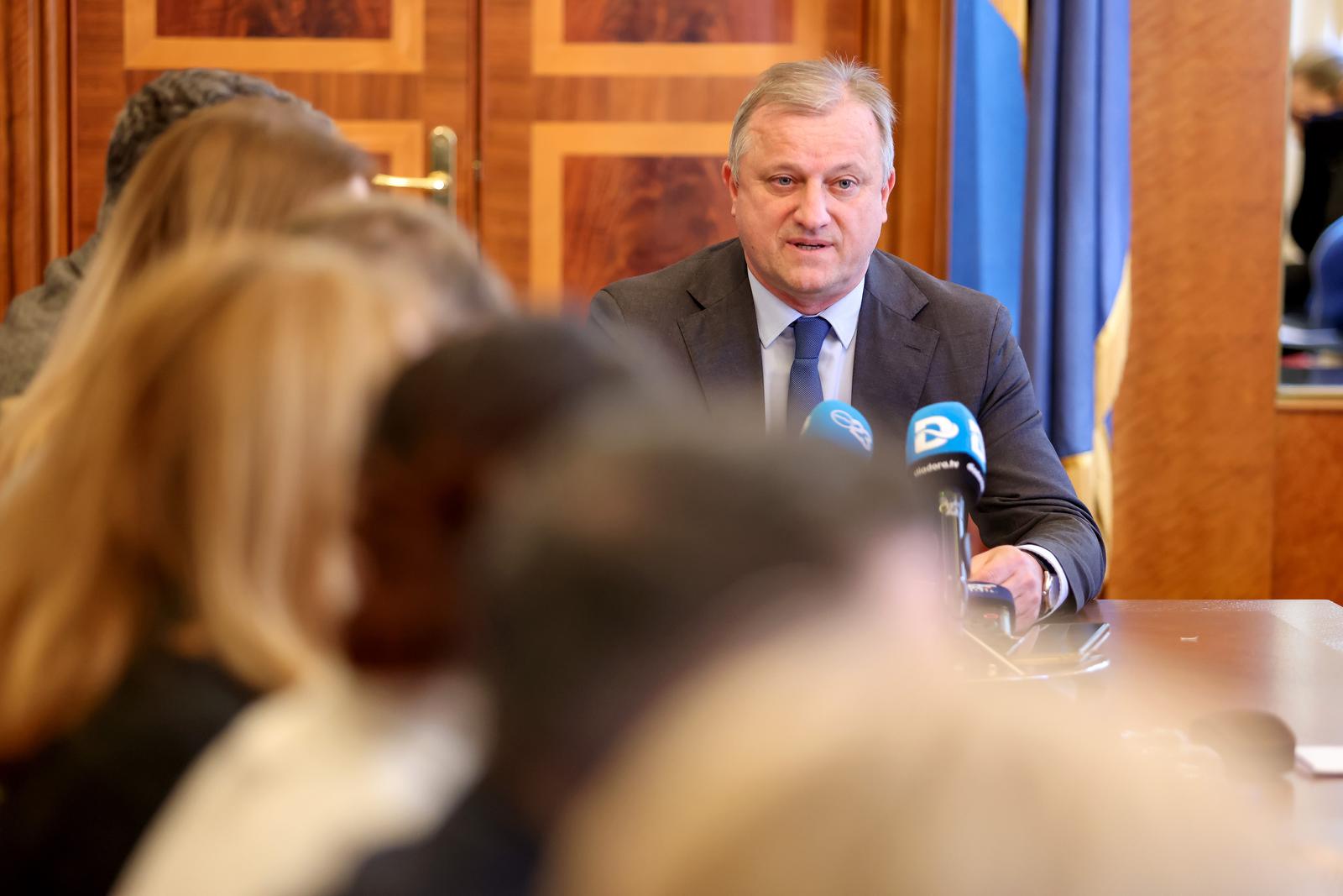 Branko Dukić održao kolegij s pročelnicima upravnih odjela