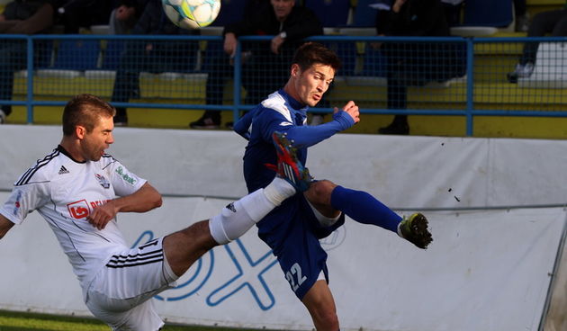 Zadar, 101112.
Nogometni stadion Stanovi.
MAXtv Prva liga 15. kolo. 
Nogometna utakmica Nk Zadar – Nk Slaven Belupo. 
Na fotografiji:igrac Zadra (plavi) Antonio Mrsic.
Foto: Jure Miskovic / CROPIX