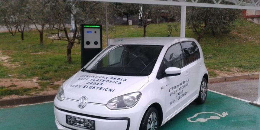 Zadarska škola Vice Vlatkovića ima svoje električno vozilo. Foto: Zadarska županija