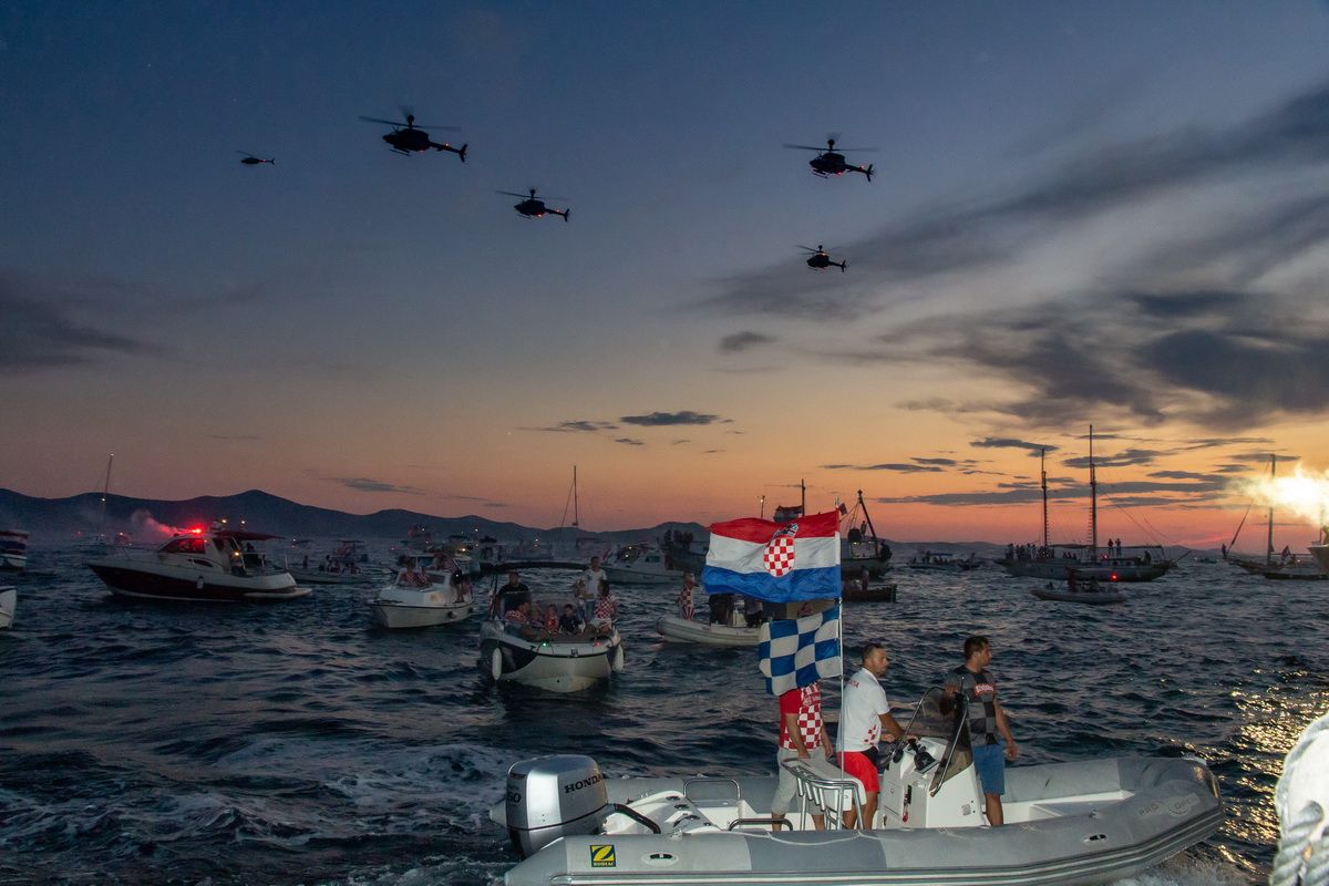 Veličanstven doček četvorice zadarskih Vatrenih od Gradskog mosta do Foruma