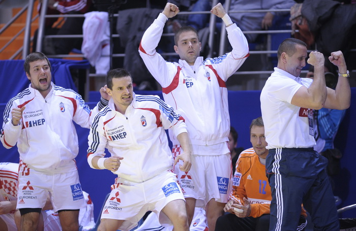 Vrsac, 160112.
Europsko prvenstvo u rukometu u Srbiji.
Prvo kolo, utakmica izmedju Hrvatske i Islanda.
Na slici: slavlje hrvatskih igraca.
Foto: Drazen Aleksic / CROPIX Vrsac, 160112.
Europsko prvenstvo u rukometu u Srbiji.
Prvo kolo, utakmica izmedju Hrvatske i Islanda.
Na slici: slavlje hrvatskih igraca.
Foto: Drazen Aleksic / CROPIX