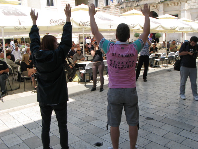 Performans Selme Banich na Narodnom trgu, foto: L. Banić