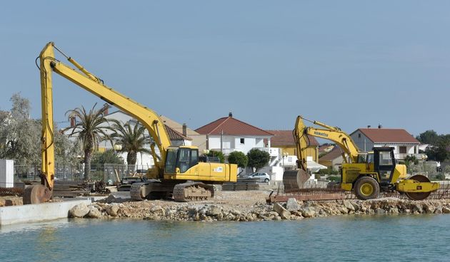 Vandali napravili veliku štetu na gradilištu obalnog zida u Petrčanima