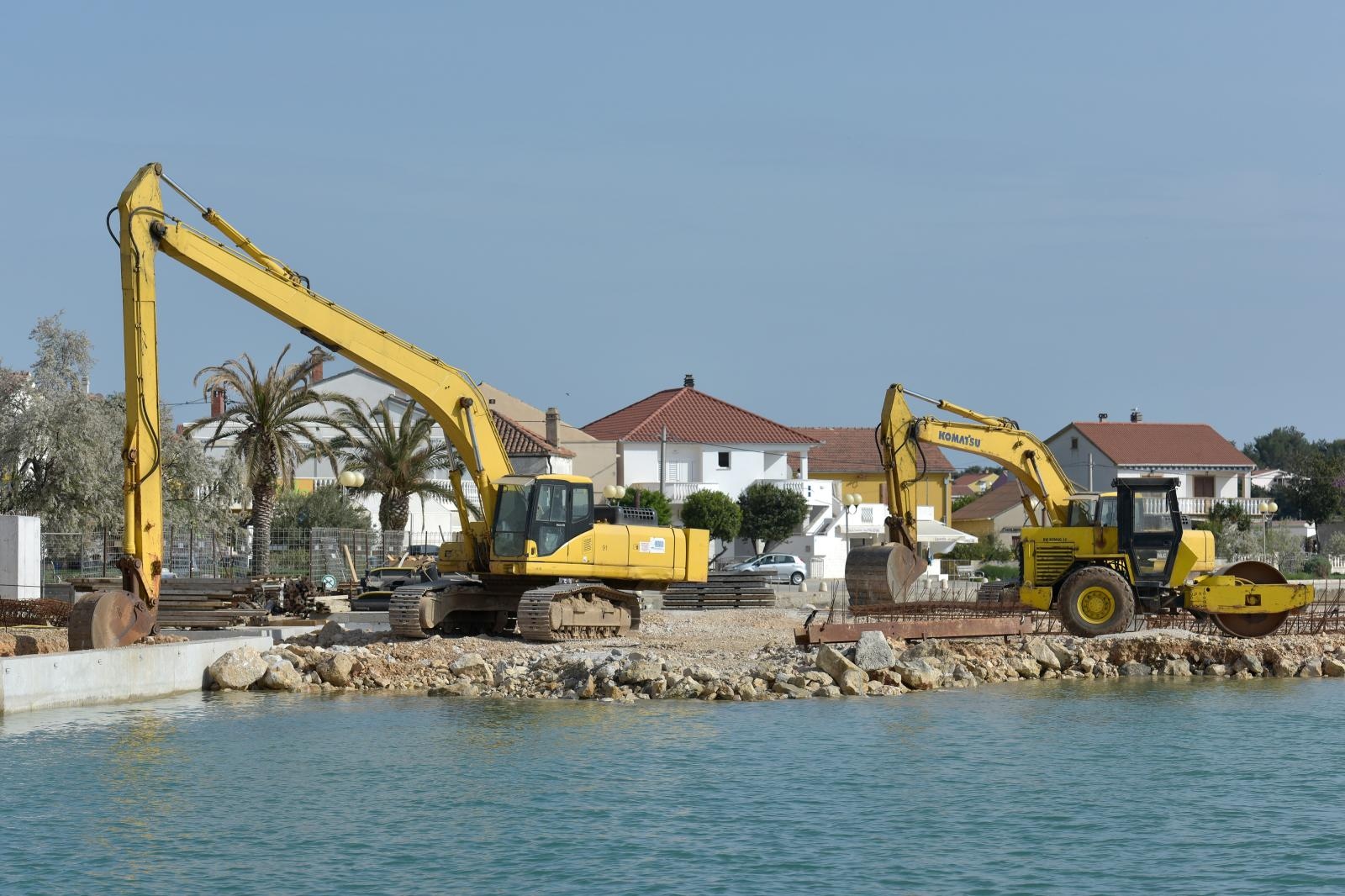 Vandali napravili veliku štetu na gradilištu obalnog zida u Petrčanima