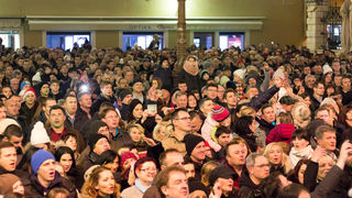 Doček 2017: Najluđa noć na zadarskom Poluotoku privukla više tisuća Zadrana i gostiju Doček 2017: Najluđa noć na zadarskom Poluotoku privukla više tisuća Zadrana i gostiju