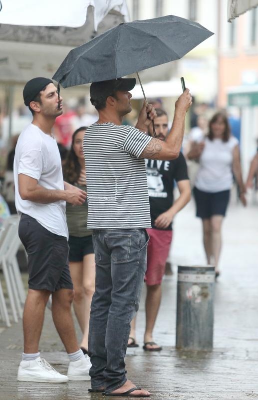 Zagreb: Ricky Martin prošetao gradom u društvu partnera Jwana i Viktora Drage Zagreb: Ricky Martin prošetao gradom u društvu partnera Jwana i Viktora Drage