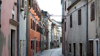 Skradin romantičan mediteranski grad na desnoj obali rijeke Krke Skradin romantičan mediteranski grad na desnoj obali rijeke Krke