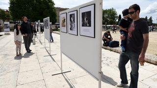 Povodom 20. godisnjice smrti kosarkaskog velikana Krese Cosica, uz humanitarnu prodaju proizvoda po simbolicnima cijenama na Forumu je organizirana izlozba njegovih fotografija, a najmladji su sudjelovali u kosarkaskom turniru. Ljerka Cosic s obitelji. Ph Povodom 20. godisnjice smrti kosarkaskog velikana Krese Cosica, uz humanitarnu prodaju proizvoda po simbolicnima cijenama na Forumu je organizirana izlozba njegovih fotografija, a najmladji su sudjelovali u kosarkaskom turniru. Ljerka Cosic s obitelji. Ph